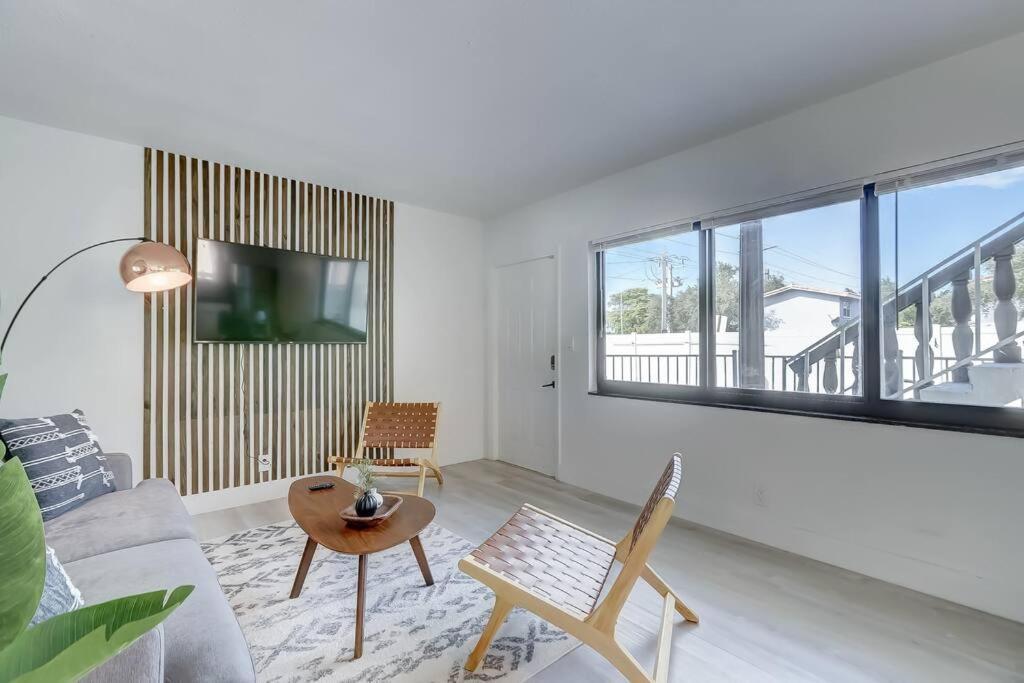 Chic Retreat: 2Br Apartment! Fort Lauderdale Bagian luar foto