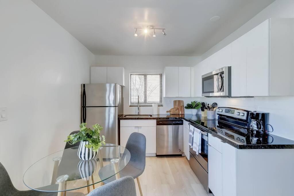 Chic Retreat: 2Br Apartment! Fort Lauderdale Bagian luar foto
