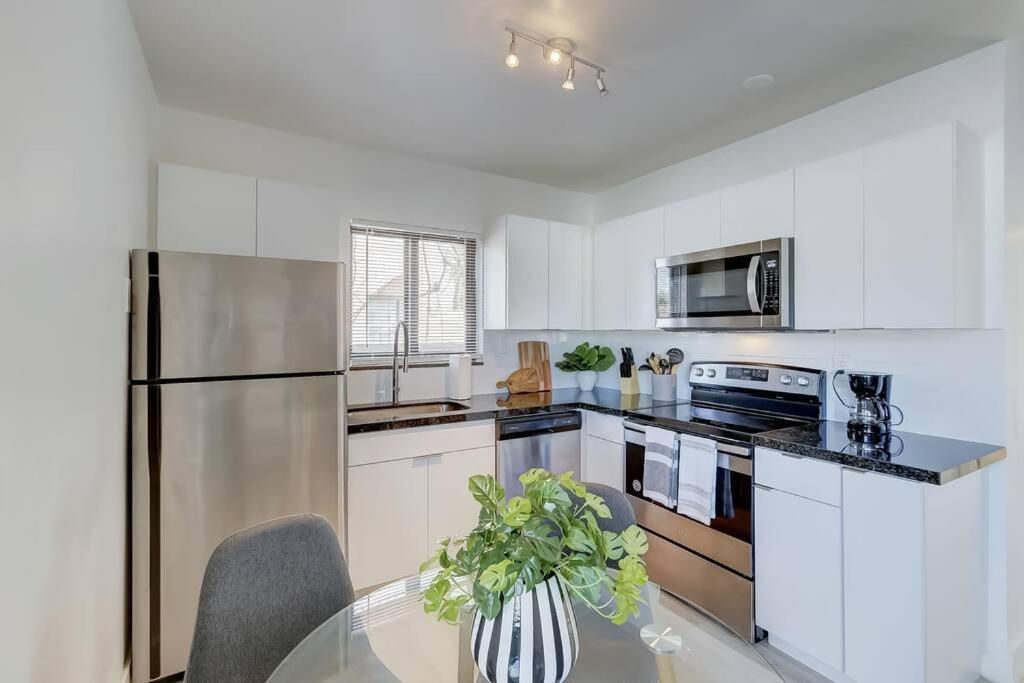 Chic Retreat: 2Br Apartment! Fort Lauderdale Bagian luar foto
