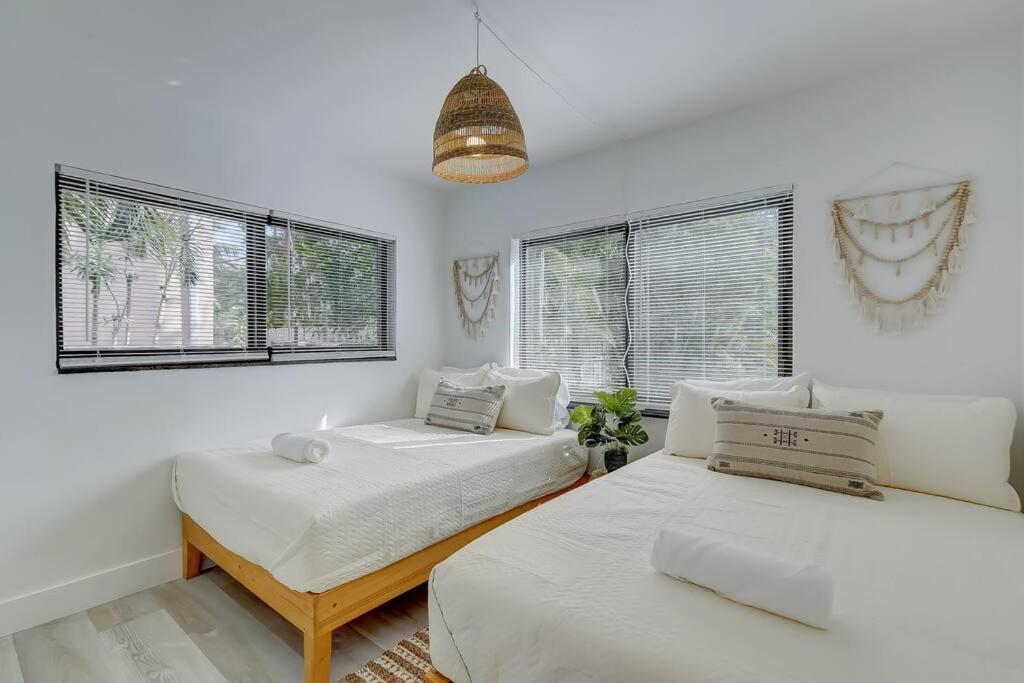 Chic Retreat: 2Br Apartment! Fort Lauderdale Bagian luar foto