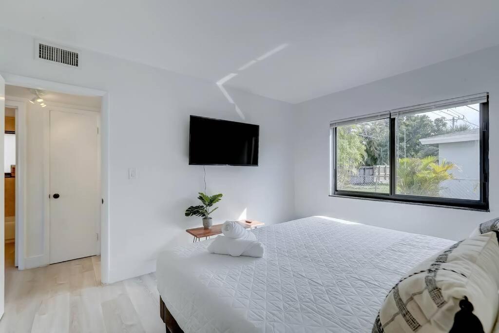 Chic Retreat: 2Br Apartment! Fort Lauderdale Bagian luar foto