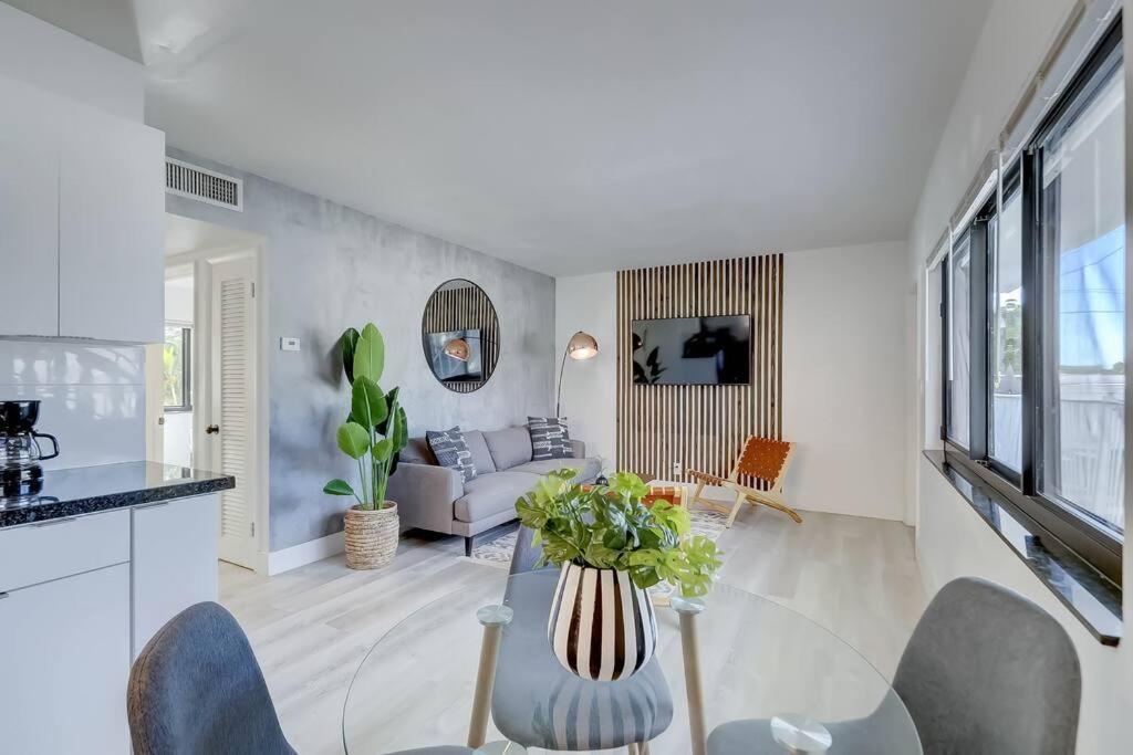 Chic Retreat: 2Br Apartment! Fort Lauderdale Bagian luar foto