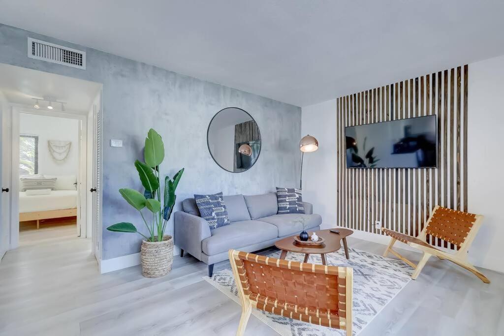 Chic Retreat: 2Br Apartment! Fort Lauderdale Bagian luar foto